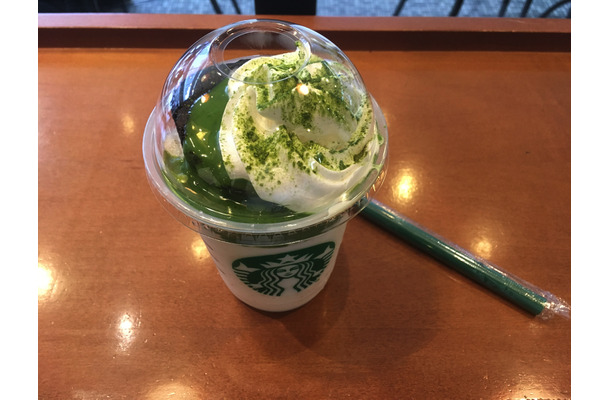 スタバの抹茶ソース入りフラペチーノを食べてきた！まるごとチョコケーキを崩して食べる!!