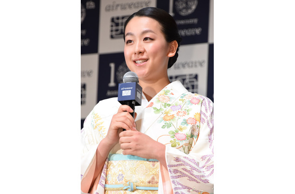 着物姿で登場した浅田真央（撮影：竹内みちまろ）