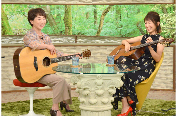 ギタリスト・村治佳織が阿川佐和子と2人でギターの即興セッションを披露