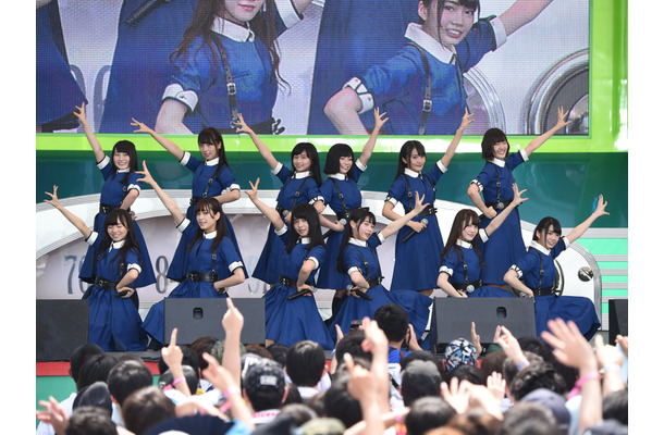 欅坂46がTIFで熱狂ライブ、ひらがなけやきは憧れのステージに感動！