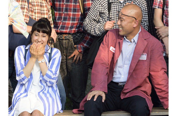 コロチキ・ナダル、映画『トリガール！』の撮影でキャスト＆スタッフを笑わせる！