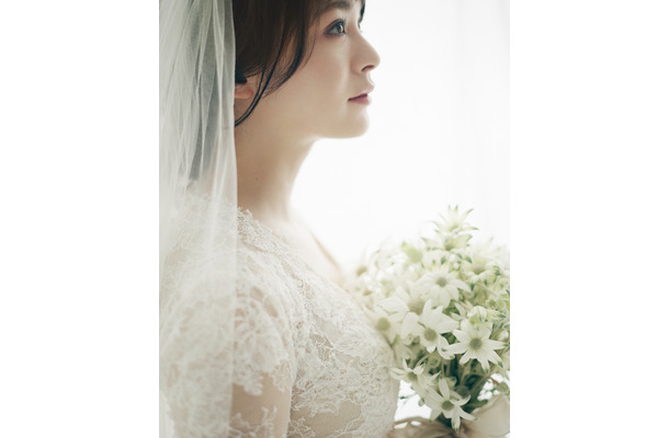 貫地谷しほり、ウエディングドレス姿を披露！結婚相手に求めるものも告白