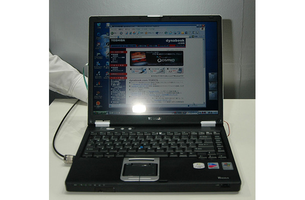 　東芝は、プライバシーフィルター装置を装備したノートPCを参考出品していた。