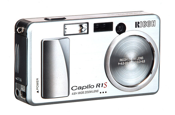 　400万画素のワイドズームデジカメ「Caplio R1」をベースに、ビジネスシーン向け機能を追加したモデル「Caplio R1S」を主にOA機器販売ルートを通じて販売する。