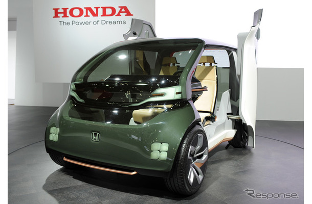 AIを搭載したホンダの電気自動車コンセプトNeuV（東京モーターショー2017）