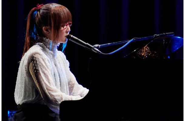 奥華子、「いつかやってみたかった」暗い楽曲のみを弾き語るワンマンライブを開催！