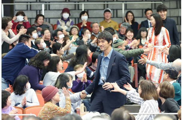 （C）2018 映画「祈りの幕が下りる時」製作委員会