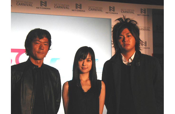 舞台挨拶に立った3人。向かって右から剛役の高田宏太郎、八重子役の加藤未央、監督の大江利哉