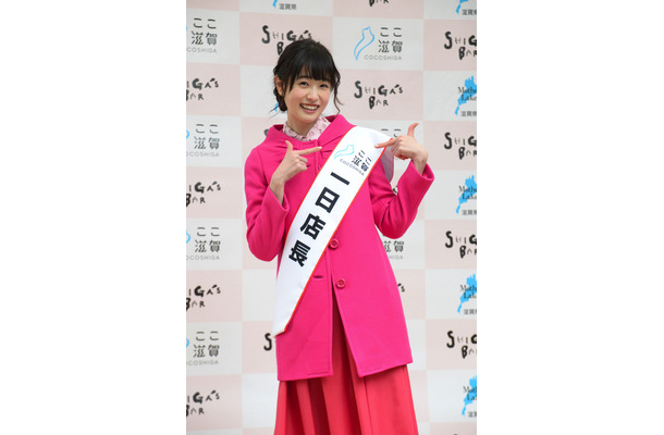 高橋ひかる、キュートな笑顔で「ここ滋賀」1日店長就任