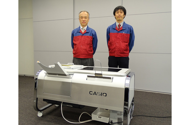 カシオ計算機で2.5Dプリンタ、モフレルを開発する丸山政俊氏（左）と堀内雄史氏（右）にインタビューした