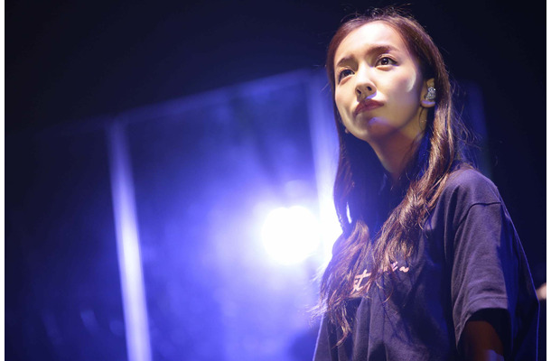 板野友美、久本雅美との主演映画の主題歌初披露