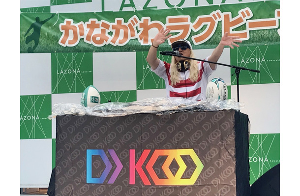 TRFのDJ KOO、ラグビーイベントでDJパフォーマンス！会場を盛り上げる