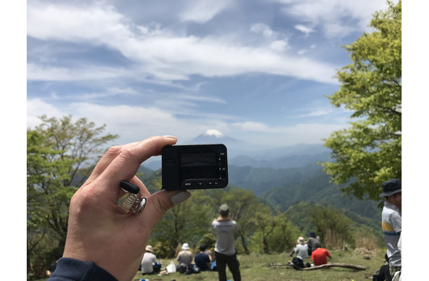 富士山の撮影風景。このコンパクトさが実に手軽だった