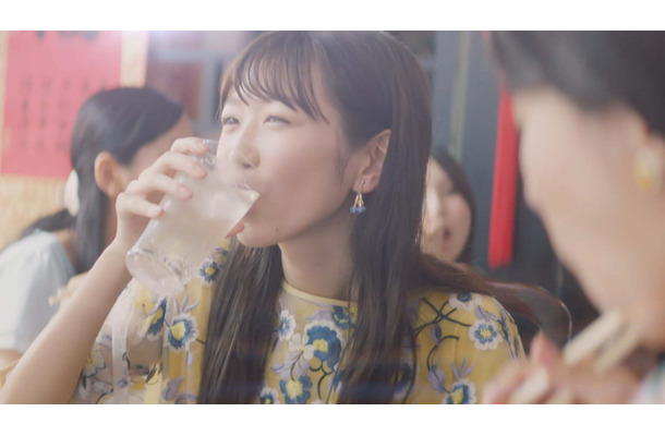 ウメッシュ4代目イメージキャラクターに岡本夏美！豪快な食べっぷり＆飲みっぷりを披露！