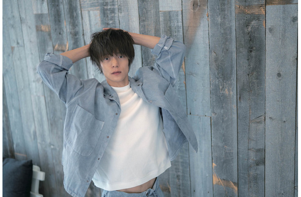 窪田正孝、大人の魅力あふれる写真集未公開カット公開！