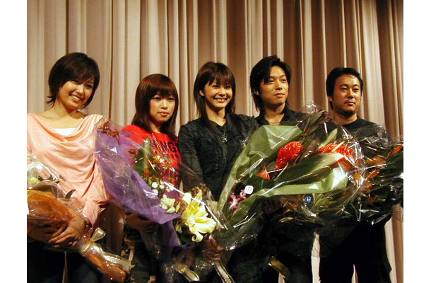 舞台挨拶には倉持健一監督のほか、松田一沙、吉岡毅志らの出演陣が登場した