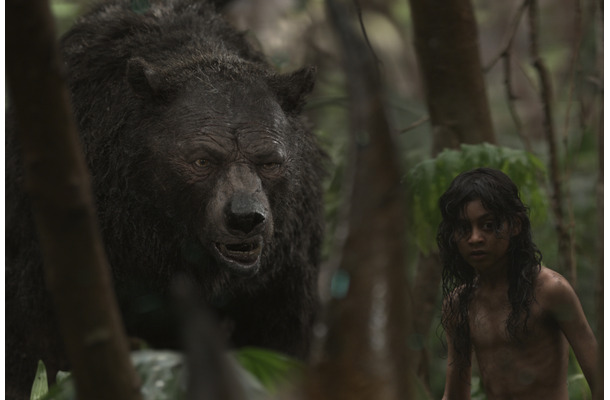 大人版「ジャングル・ブック」とも評されるNetflixオリジナル映画『モーグリ: ジャングルの伝説』が本日配信スタート