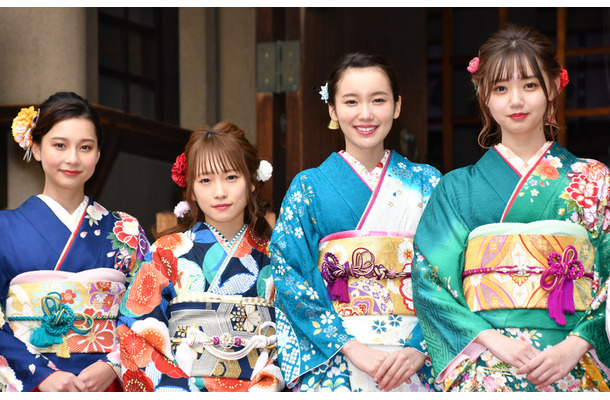 Niki、川栄李奈、飯豊まりえ、江野沢愛美【写真：竹内みちまろ】