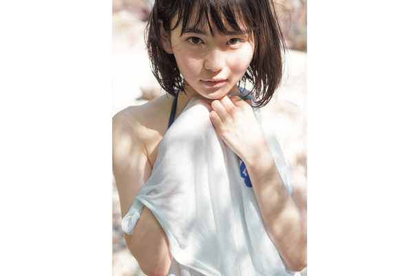 山田杏奈ファースト写真集「PLANET NINE」（東京ニュース通信社刊）