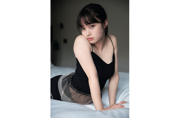 10代最後で魅せるセクシーなカットも 橋本環奈のセカンド写真集 Naturel が発売 Rbb Today