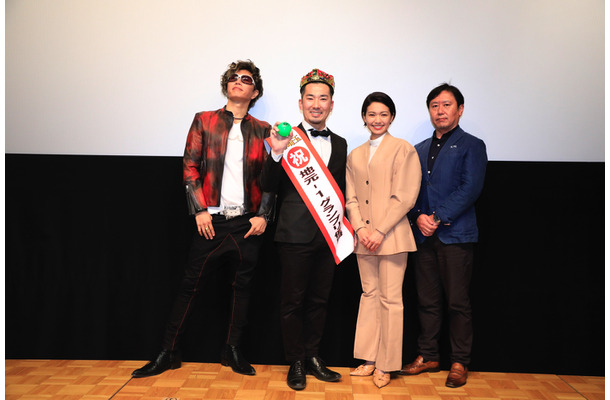 GACKT、コタツシートに座る報道陣に笑い「今年一番のツボ」……映画『翔んで埼玉』舞台挨拶