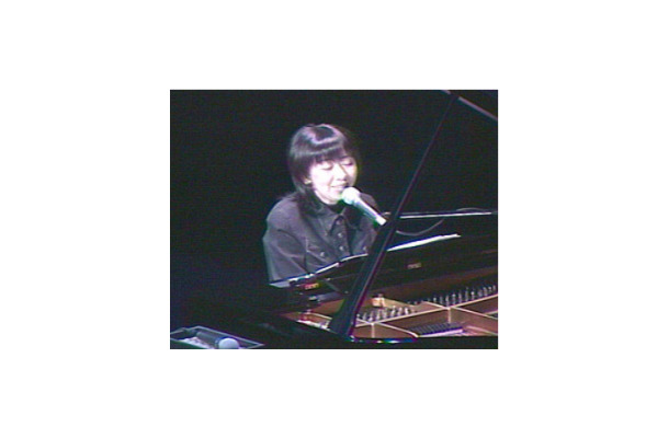 　BIGLOBEの音楽サイト「BIGLOBE Music」では、12月17日〜2005年1月17日の期間限定で、「谷山浩子ソロライブツアー2004-2005」の映像をオンデマンド配信する。