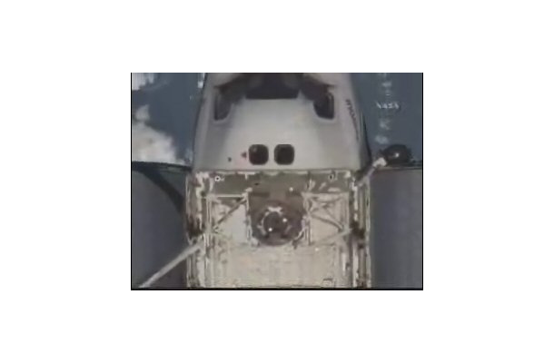 　NASA TVは、宇宙ステーションとのドッキングを解除したエンデバーの様子を中継した。軌道を飛行するシャトルの下には、地球がはっきりとうつっていた。