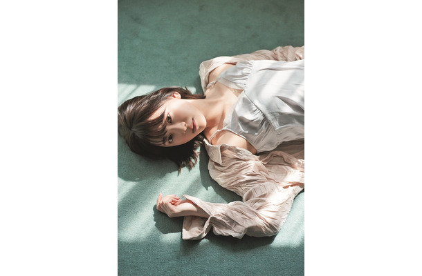 乃木坂46・堀未央奈、『blt graph.』表紙に初登場！魅惑の表情とスタイルを披露