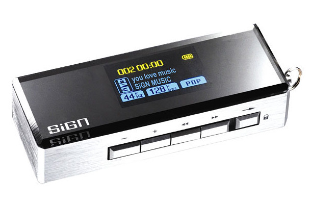 有機ELディスプレイやFMチューナー搭載のSiGN Si-300