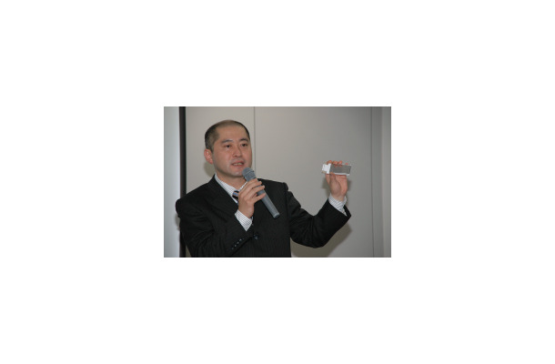 　これまで2004年度内とされていたAirH”の256kbpsサービスだが、2005年2月から開始される。AirH”のリニューアルと今後の高速化の説明会で明らかにされた。