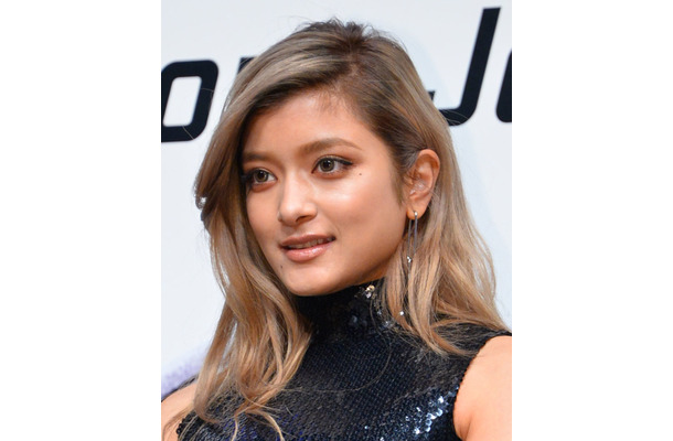 ローラ 髪をばっさりカットしイメチェン ショートボブヘアに Rbb Today