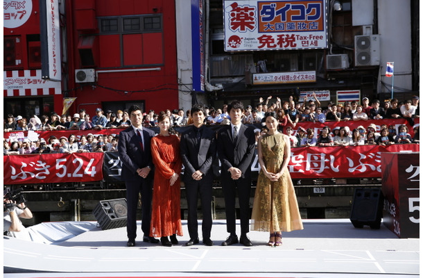 道頓堀川でイベント！西島秀俊や本田翼ら映画『空母いぶき』キャスト集結