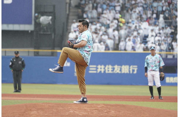 ぐっさん、緊張の始球式「ちゃんと届くかどうか……」