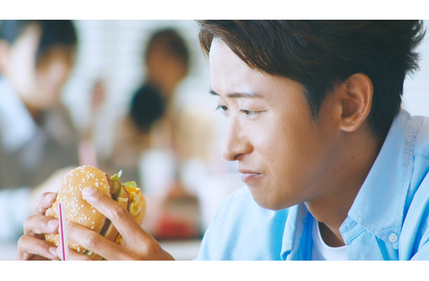 大野智、マック新CMに登場！ビッグマックを口いっぱいに頬張る