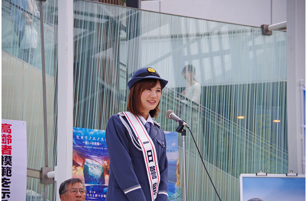 瀬戸麻沙美、出演作舞台の藤沢市にて一日警察署長に！