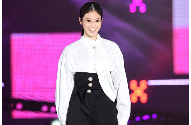 【GirlsAward 2019】今田美桜、モノトーンコーデで登場！「足がガクガク」と照れ笑い