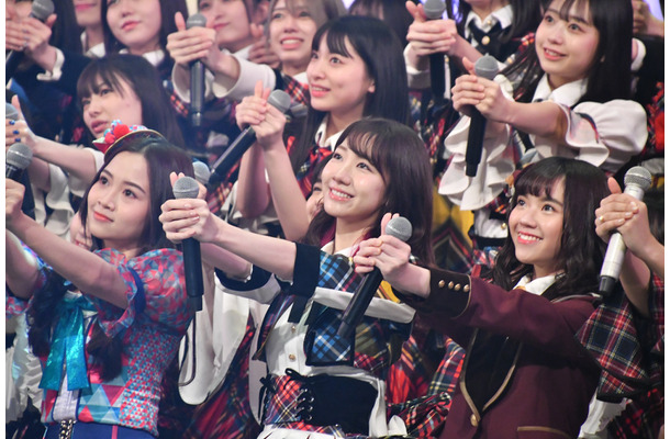 AKB48【写真：竹内みちまろ】