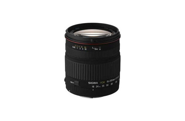 　シグマは14日、広角から望遠までカバーするデジタル用高倍率ズームレンズ「18-200mm F3.5-6.3 DC」を発表した。