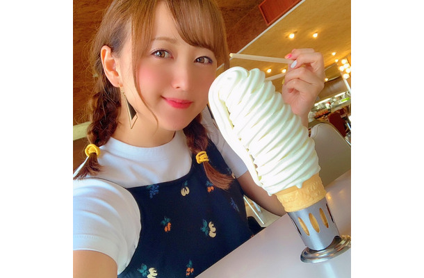 小松彩夏と10段巻きソフトクリーム