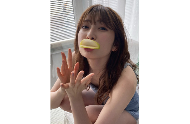 Nmb48 吉田朱里が単独表紙 先行公開のオフショットに かわいい の声 Rbb Today