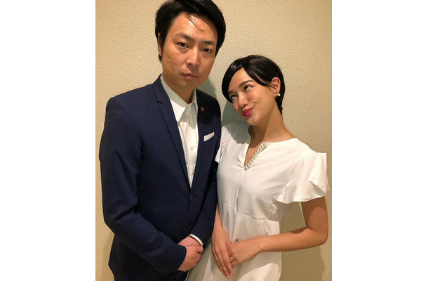 小泉夫妻。小泉進次郎のものまねの信濃岳夫（左）、滝川クリステルのものまねの金原早苗（右）　※写真は金原早苗インスタグラムより（写真は所属事務所より掲載許可をいただいてます）