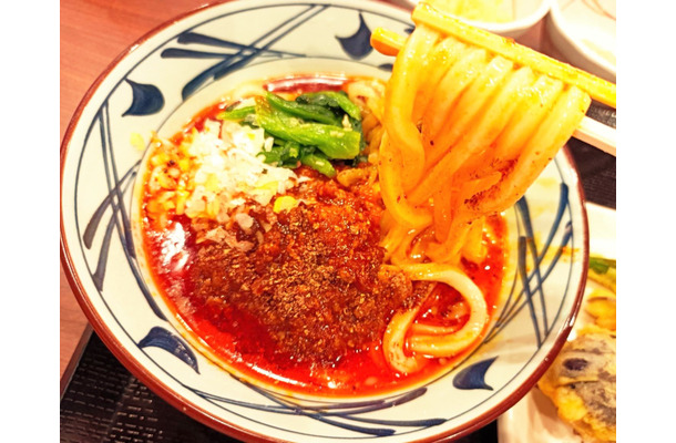 丸亀製麺の“夏うどん”新作!「シビ辛麻辣マーラー担々うどん」を一足先に実食!