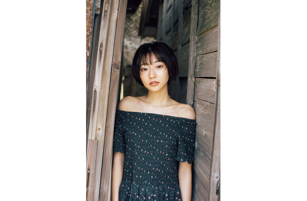 武田玲奈の写真集が間もなく発売 肩見せセクシーカットを先行公開 Rbb Today