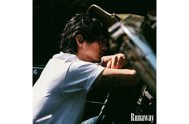 「Runaway」ジャケット写真