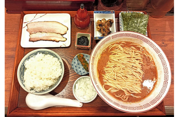 「栗」&「秋刀魚」味の斬新なラーメンが登場!「炭火焼濃厚中華そば 奥倫道」実食レポ!