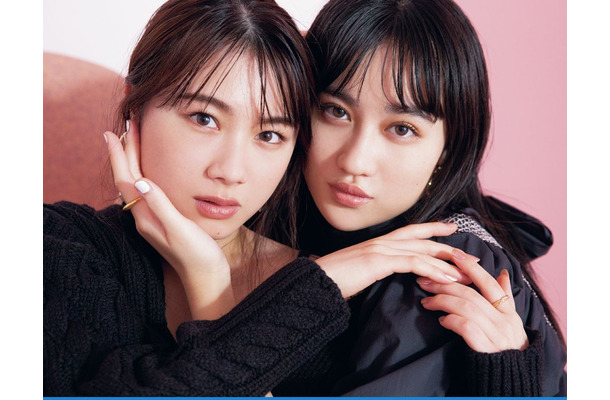 左から）石田亜佑美（モーニング娘。'21）、佐々木莉佳子（アンジュルム）　（c）小学館