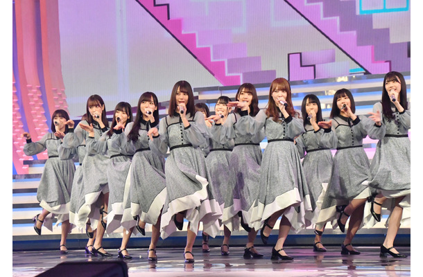 2019年の紅白歌合戦。日向坂46【写真：竹内みちまろ】