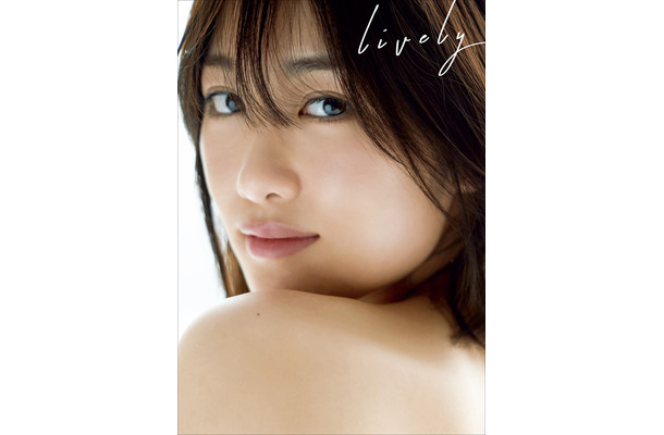 工藤遥写真集『Lively』 （発売：ワニブックス、撮影：大江麻貴）