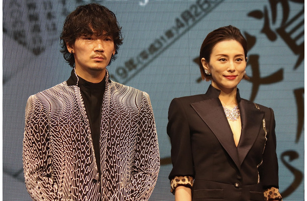 綾野剛、米倉涼子【撮影：浜瀬将樹】