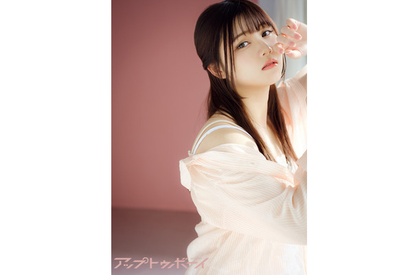 『アップトゥボーイ Vol.310』誌面カット：伊藤理々杏（乃木坂46）　（c）ワニブックス